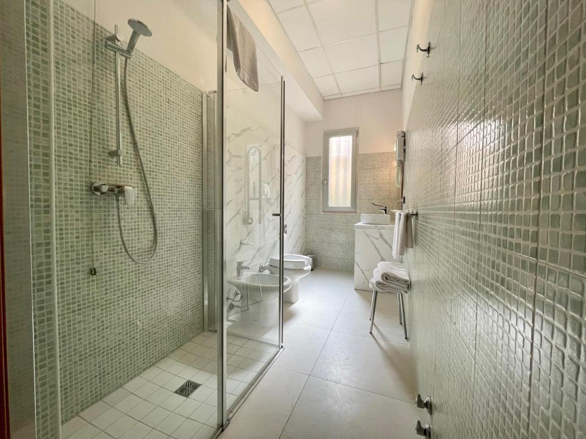 Hotel Leonardo Brescia Esterno foto