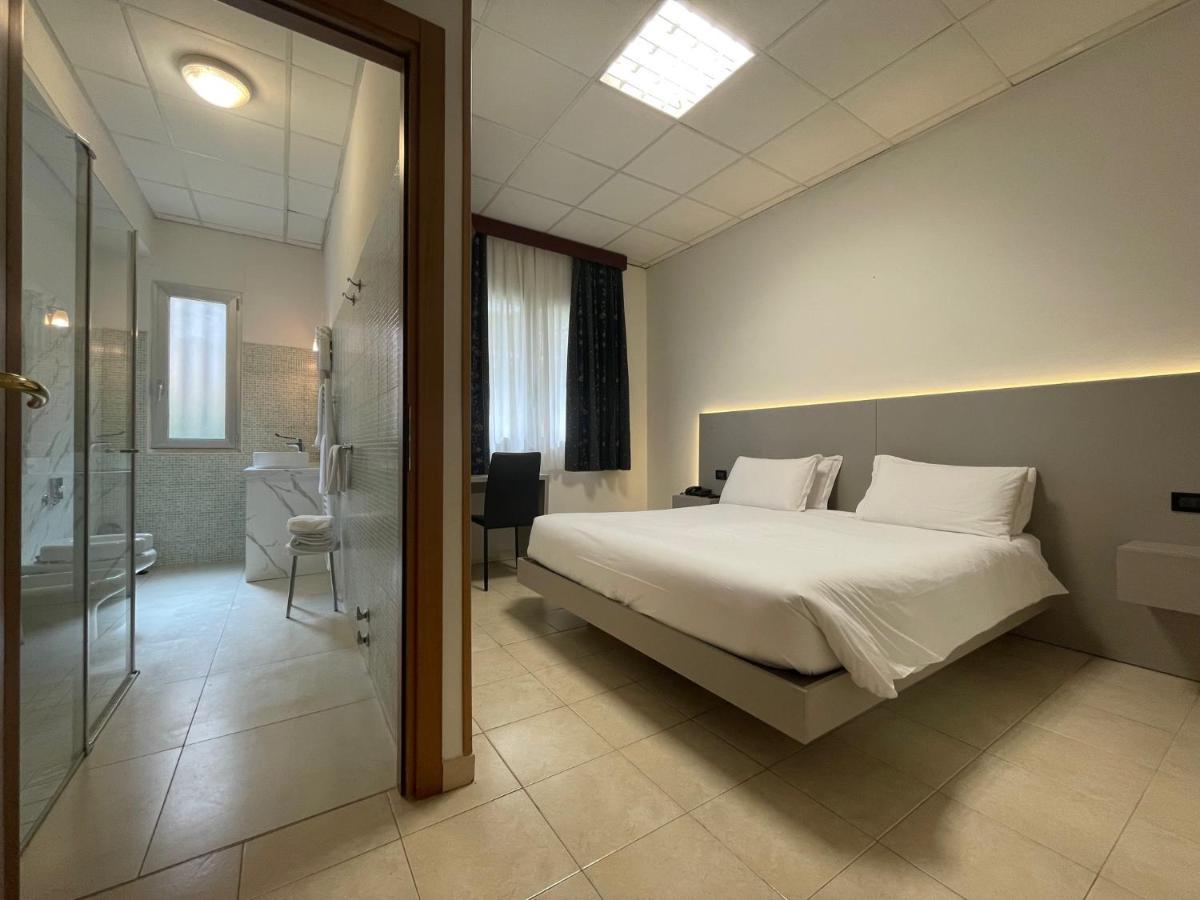 Hotel Leonardo Brescia Esterno foto