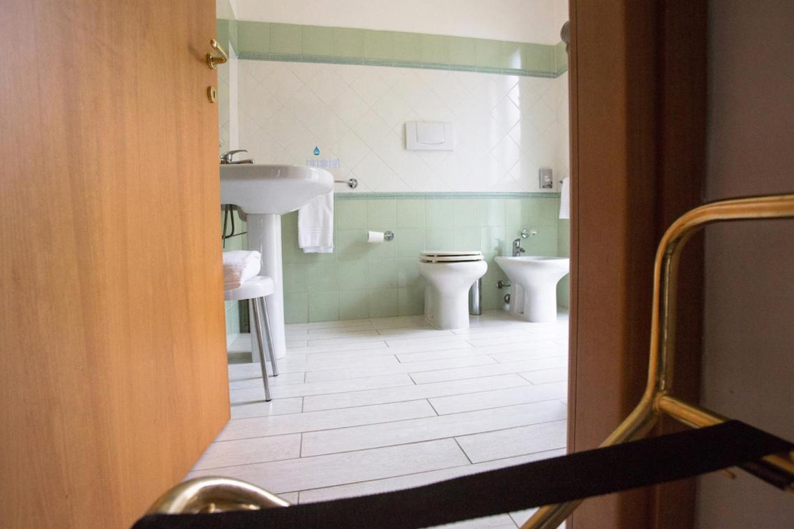 Hotel Leonardo Brescia Esterno foto