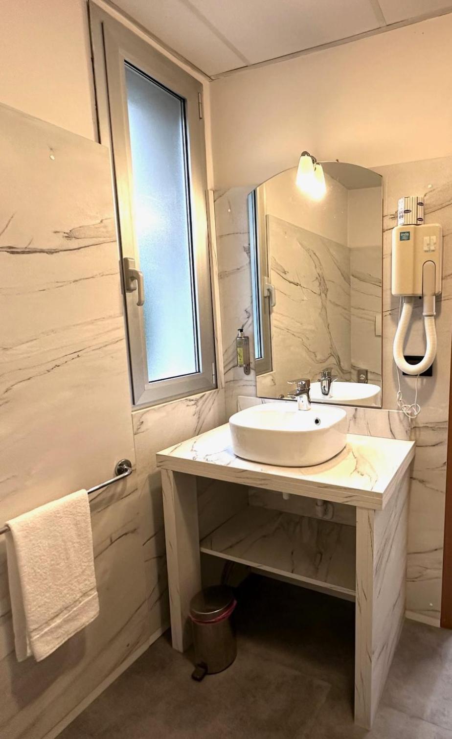 Hotel Leonardo Brescia Esterno foto