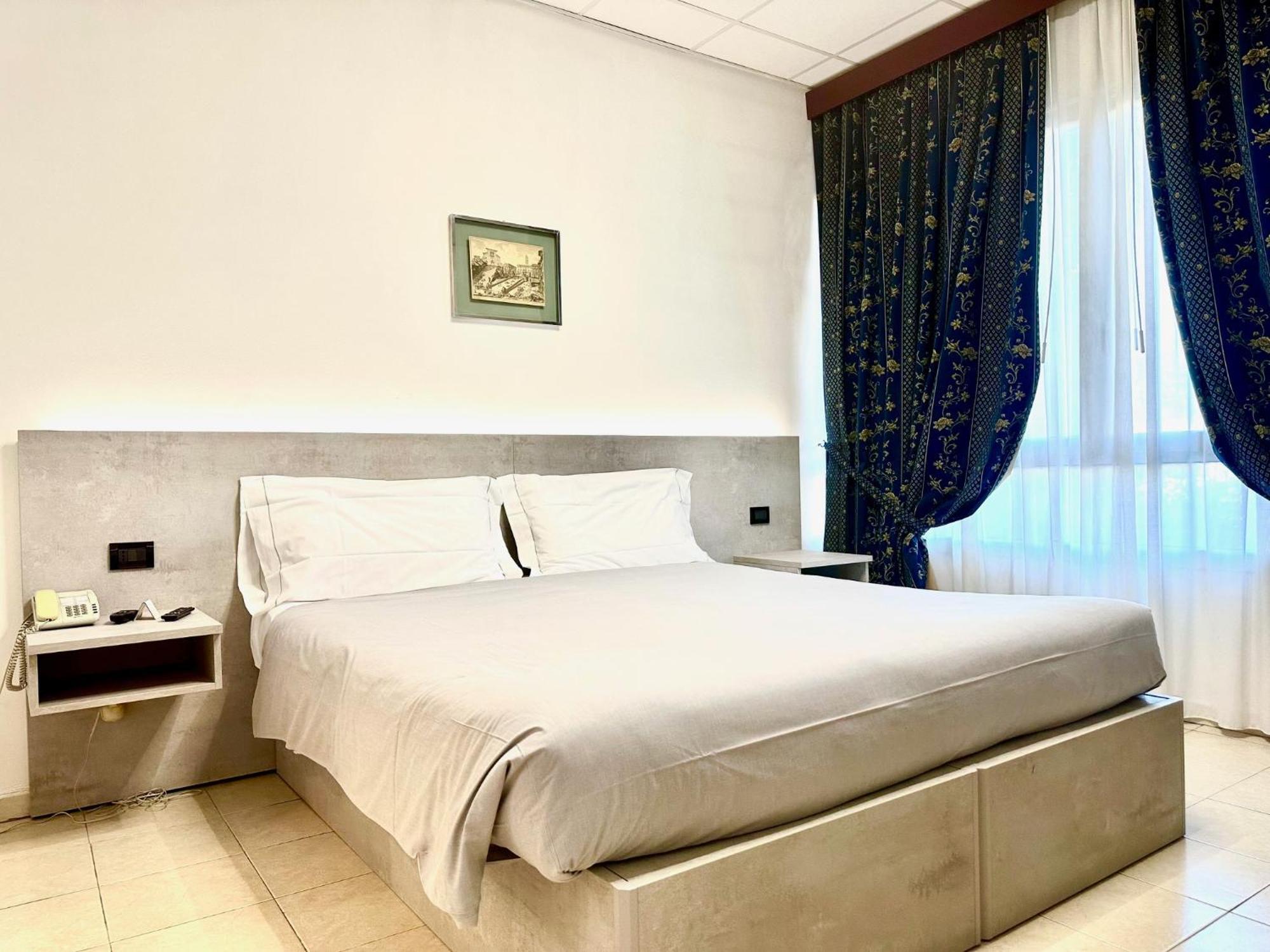 Hotel Leonardo Brescia Esterno foto
