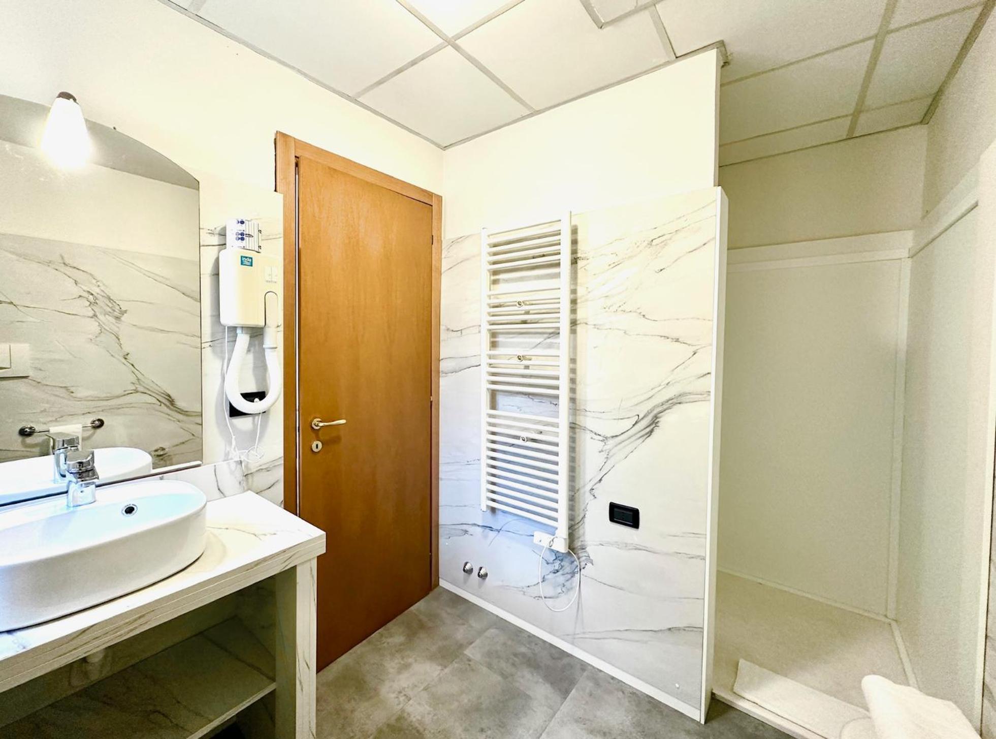 Hotel Leonardo Brescia Esterno foto