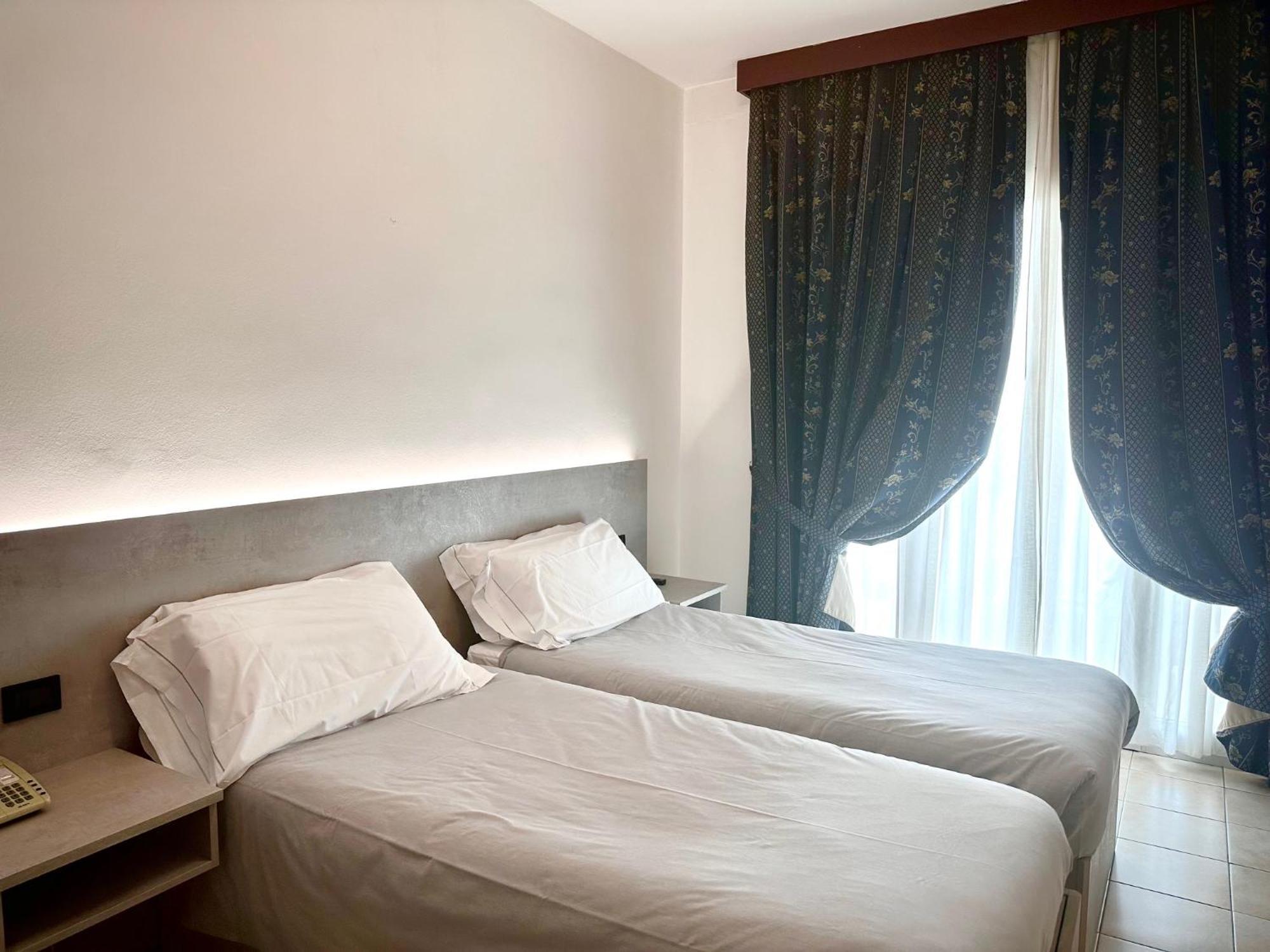 Hotel Leonardo Brescia Esterno foto