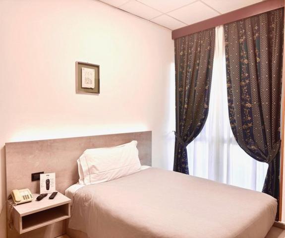 Hotel Leonardo Brescia Esterno foto