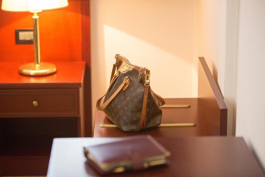 Hotel Leonardo Brescia Esterno foto