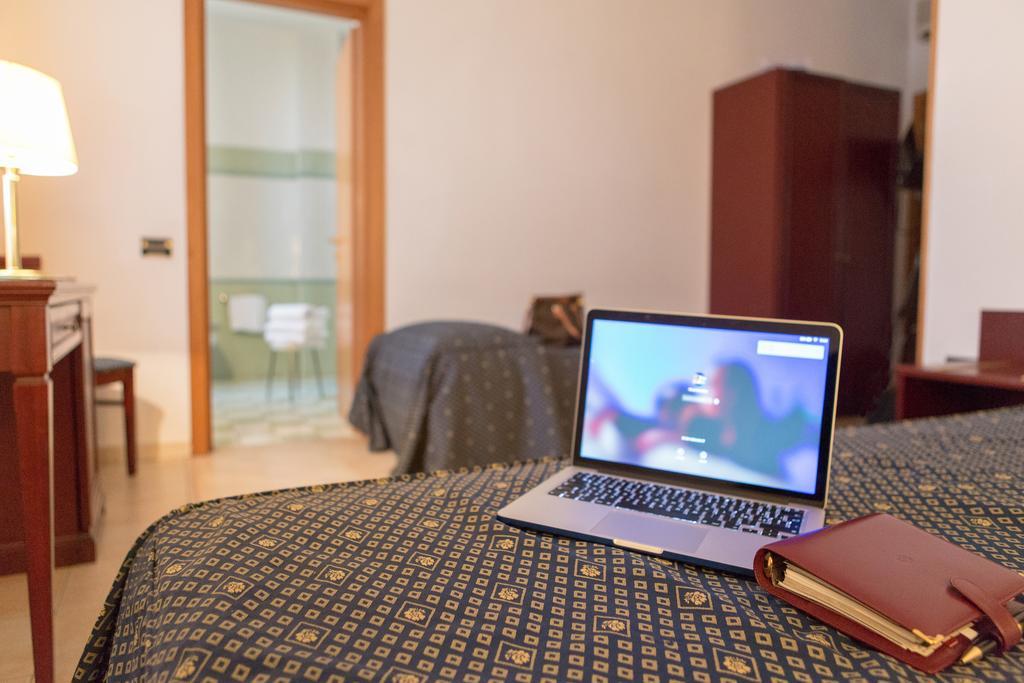 Hotel Leonardo Brescia Esterno foto