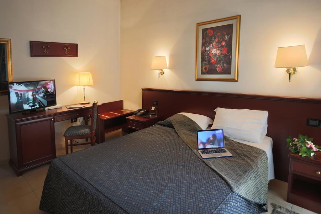 Hotel Leonardo Brescia Esterno foto